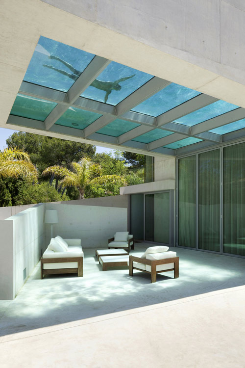 Thiết kế tuyệt vời có hồ bơi trên mái nhà